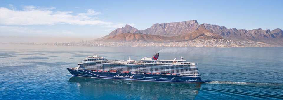 Mein Schiff 2 vor Kapstadt