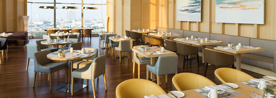 Restaurant "Skyline" des Avani + Riverside Bangkok Hotel