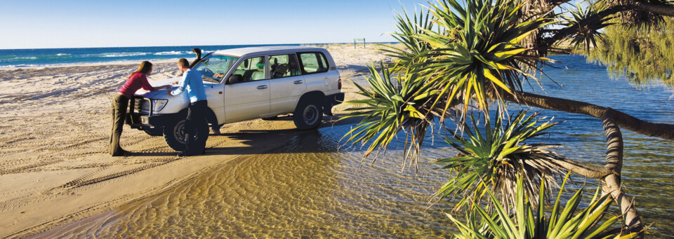 Allradwagen am Strand auf K´gari