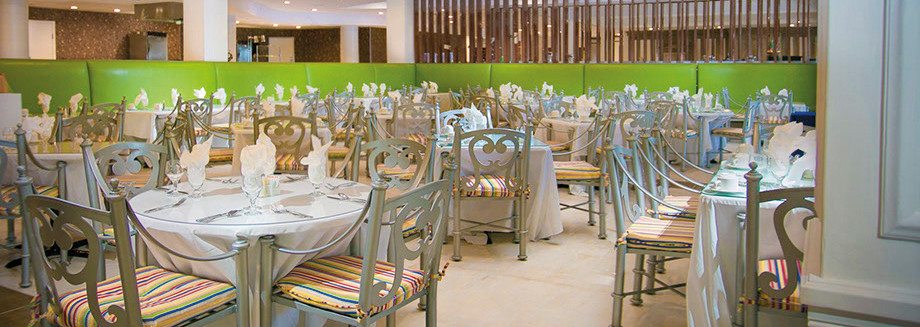 Restaurant des Breezes Resort & Spa