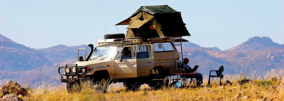 Jeep mit Dachzelt