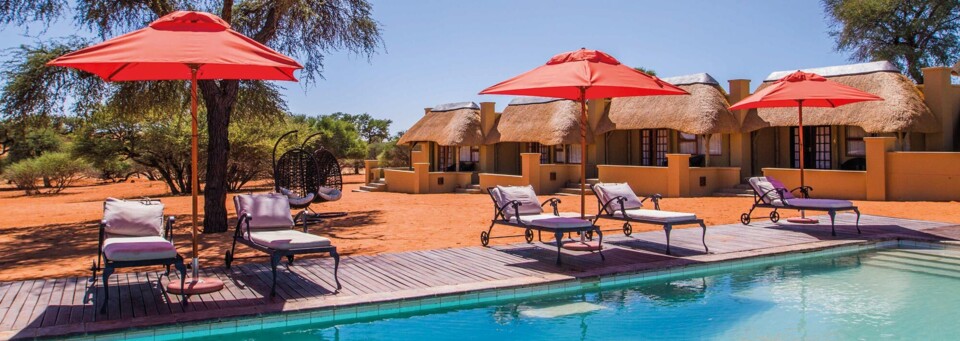 Außenansicht der Zebra Kalahari Lodge