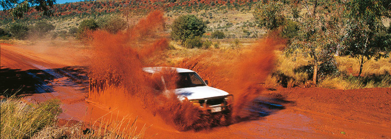 Jeep am Ayers Rock