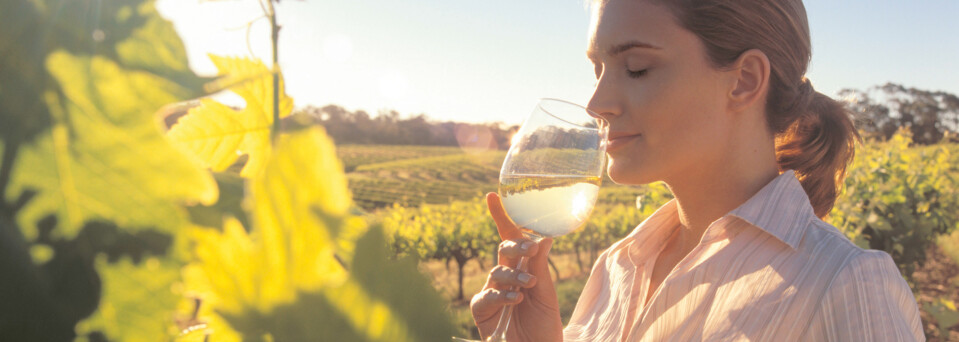 Frau mit Wein, Barossa Valley