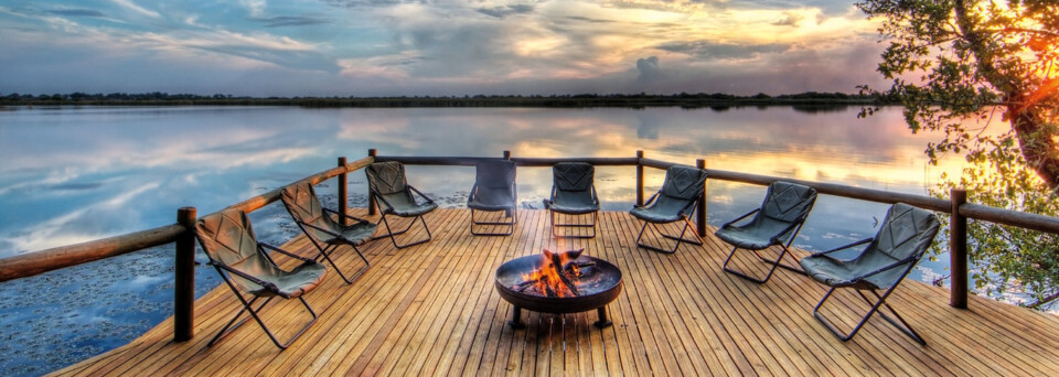 Feuerstelle und Ausblick Xugana Island Lodge Okavango Delta