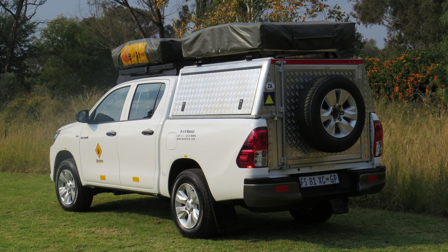 Bushlore Toyota Hilux 4x4 Safari Camper von außen