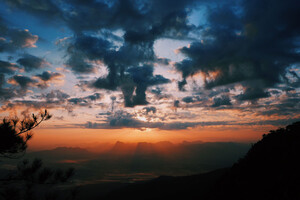Sonnenaufgang im Phu Kradueng National Park