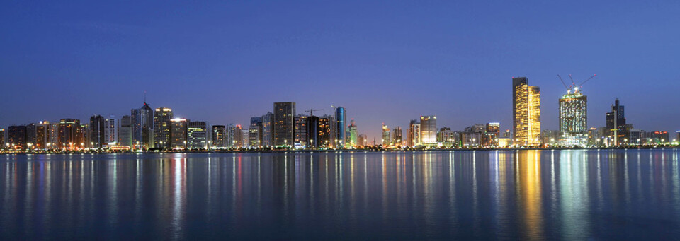 Skyline und Meer vor Abu Dhabi