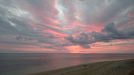 La Réunion Reisebericht: Sonnenuntergang am Strand vom LUX* St. Gilles