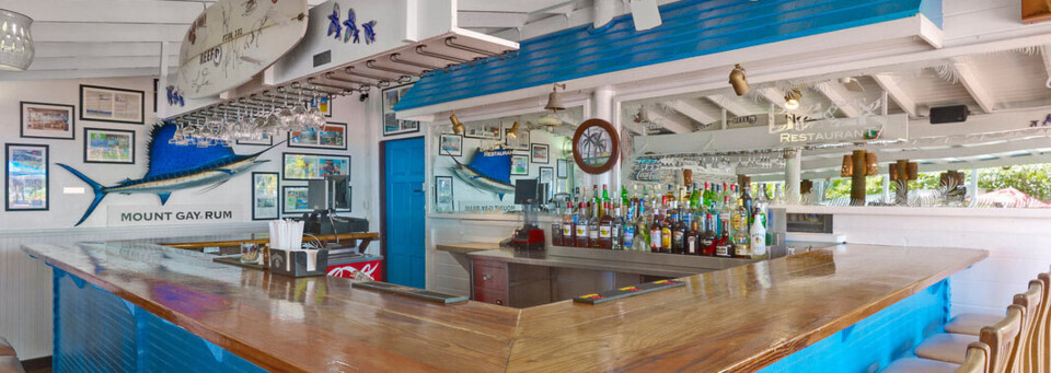 Bar des Coconut Court Beach Hotel