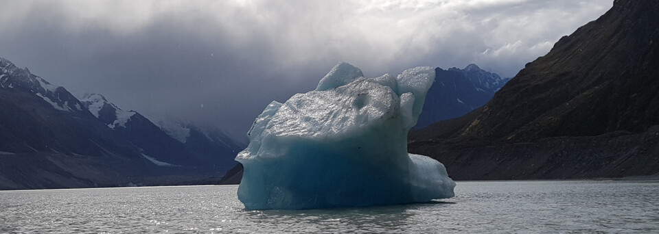 Neuseeland Reisebericht: Eisberg in Gletschersee