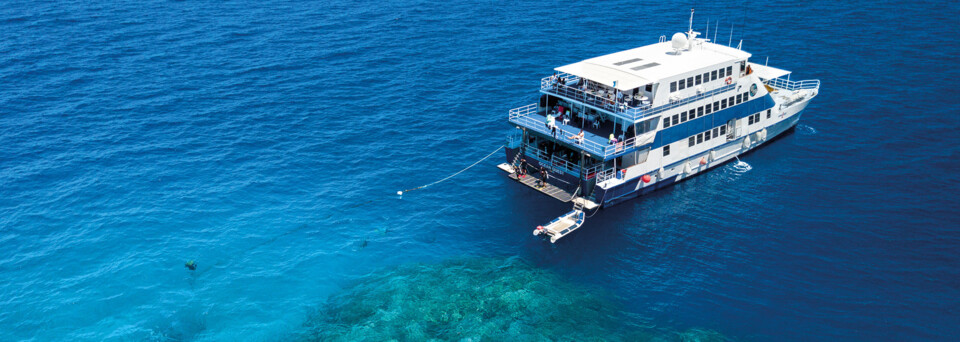 Außenansicht - Kreuzfahrtschiff "OceanQuest" am Great Barrier Reef