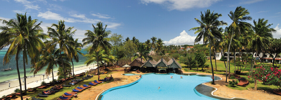 Reef Hotel Pool