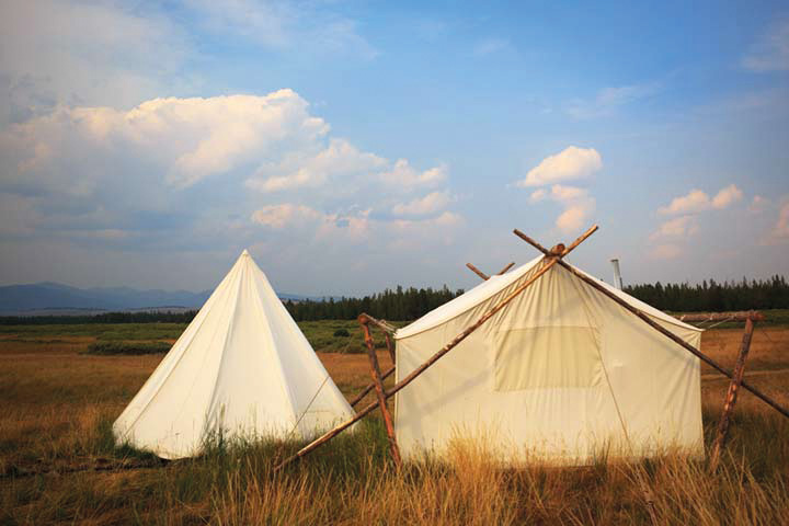 Safari Zelt mit Tipi des Yellowstone Under Canvas©