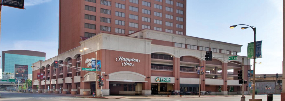 Außenansicht des Hampton Inn St. Louis Downtown