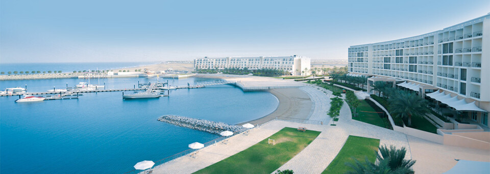 Außenansicht des Millennium Resort Mussanah