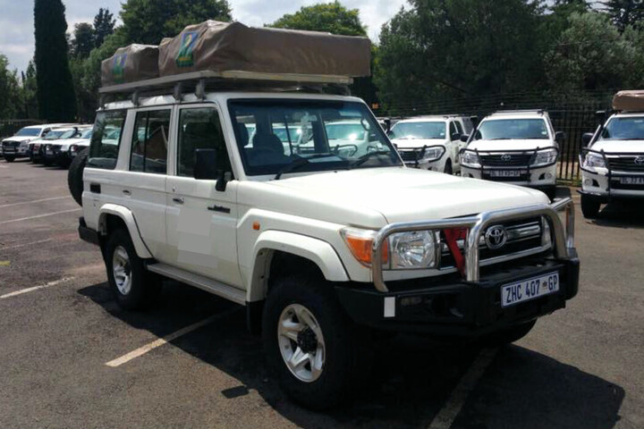 Britz 4WD Double Cab Landcruiser