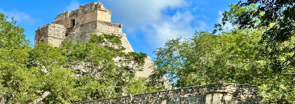 Pyramide des Wahrsagers in der archäologischen Stätte von Uxmal, Mexiko