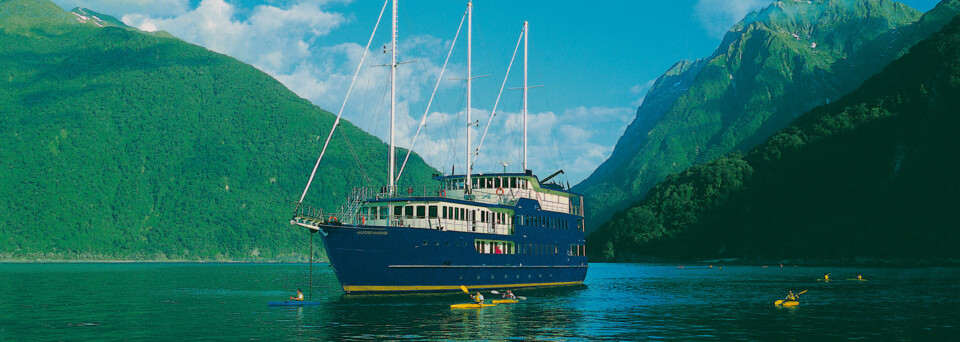 Außenansicht - "Milford Mariner" im Doubtful Sound