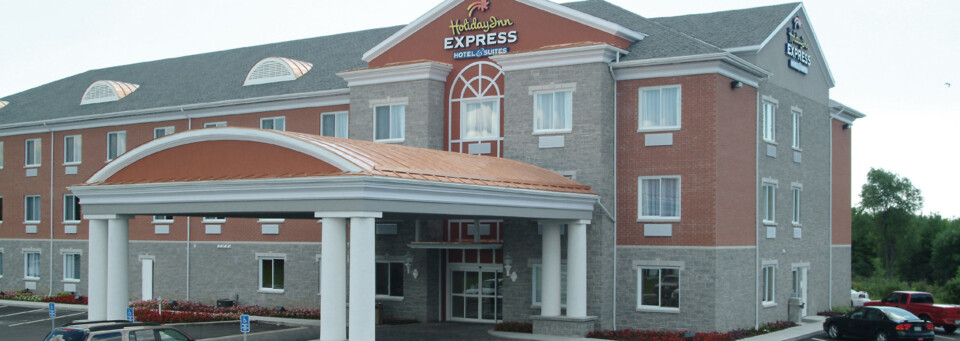 Holiday Inn Express Suites - Außenansicht