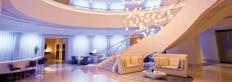 Lobby des JA Ocean View Hotel
