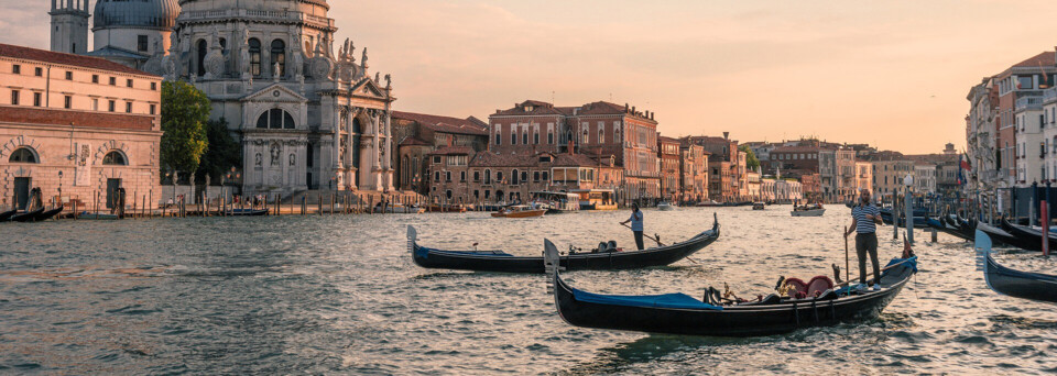 Venedig - Kanal und Gondeln