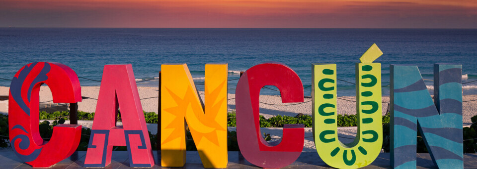 Cancun Schriftzug am Strand