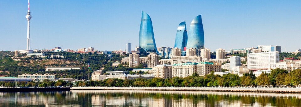 Baku Skyline und Flame Towers