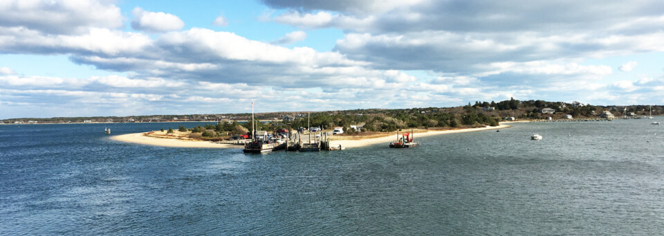 Blick vom Edgartown Memorial Wharf nach Chappaquiddick Island - Martha's Vineyard Reisebericht