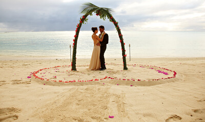 Brautpaar am Strand - Hochzeit auf Aitutaki