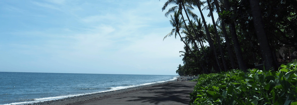 Schwarzer Sandstrand - Nordküste Balis - Bali Reisebericht