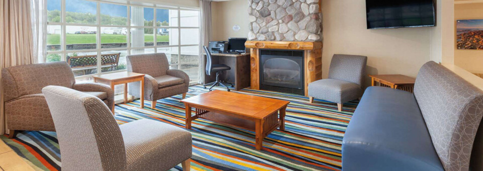 Lobby des Baymont by Wyndham St. Ignace Lakeview