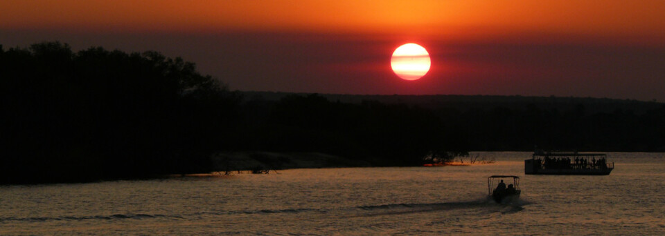 Sonnenuntergang bei Bootstour auf dem Sambesi mit African Queen