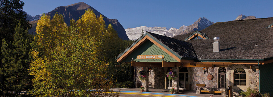 Außenansicht des Lake Louise Inn