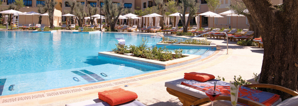 Pool des Saadiyat Rotana Resort & Villas