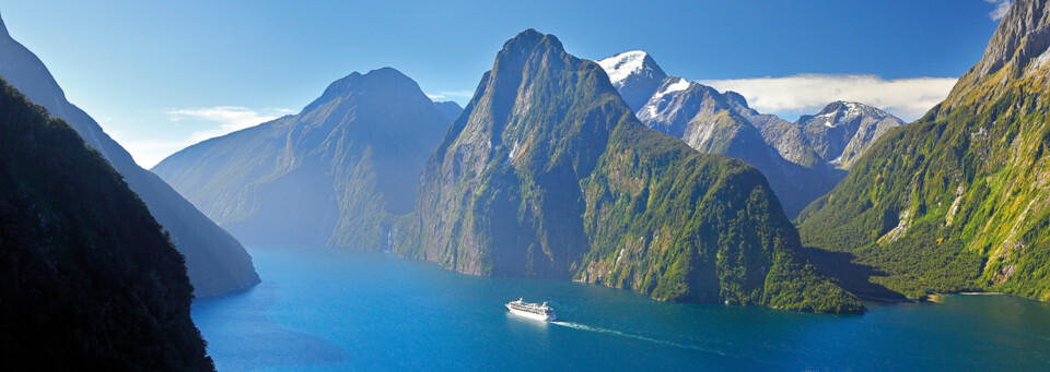 Schiff auf dem Milford Sound