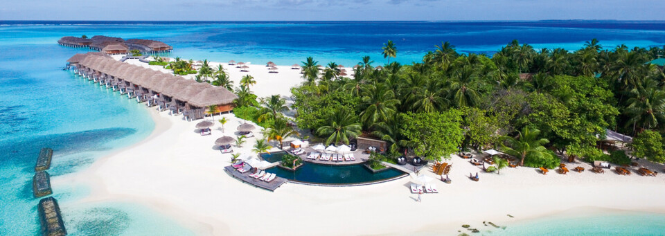 Außenansicht des Constance Moofushi Maldives im Süd Ari Atoll