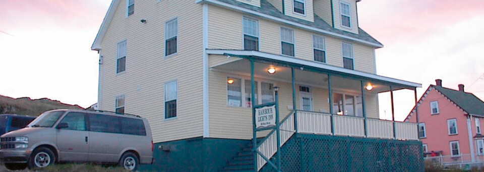 Außenansicht des Harbour Lights Inn in Twillingate