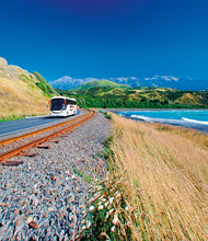 Bus in der Landschaft Neuseelands