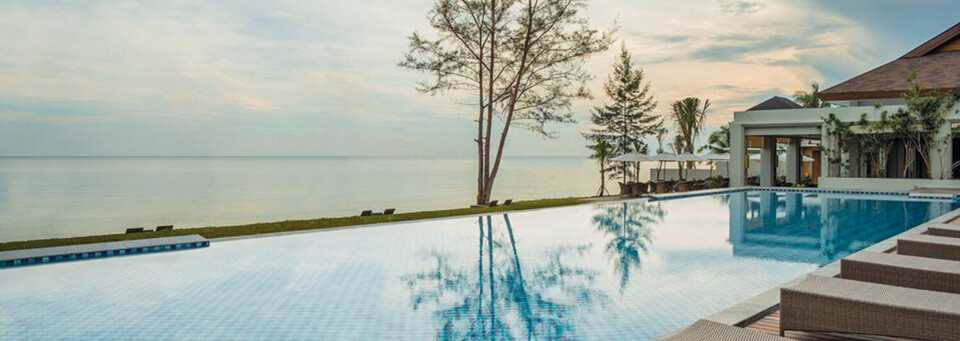 Pool des Santika Premier Beach Resort Belitung