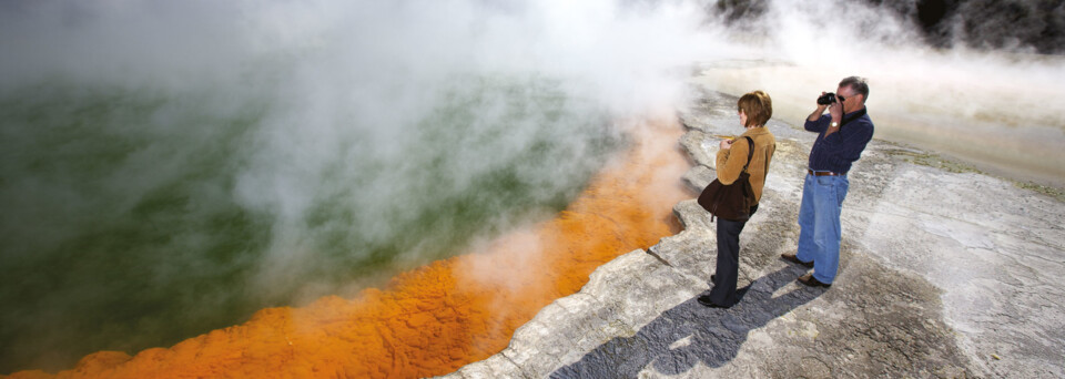 Paar im Rotorua Waimangu Thermal Valley 