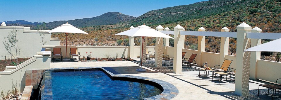 Pool der Tilney Manor Lodge im Sanbona Wildlife Reserve