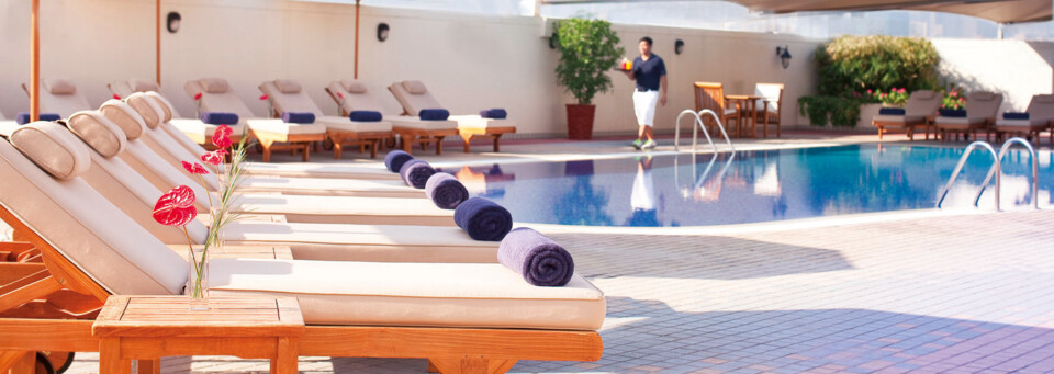 Pool Mövenpick Hotel & Apartments Bur Dubai