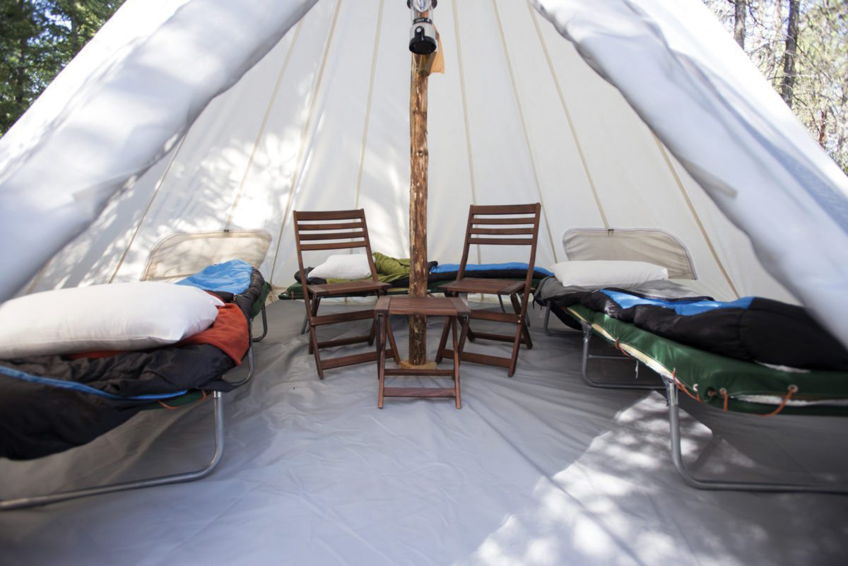 Safari Zelt mit Tipi des Glacier Under Canvas©