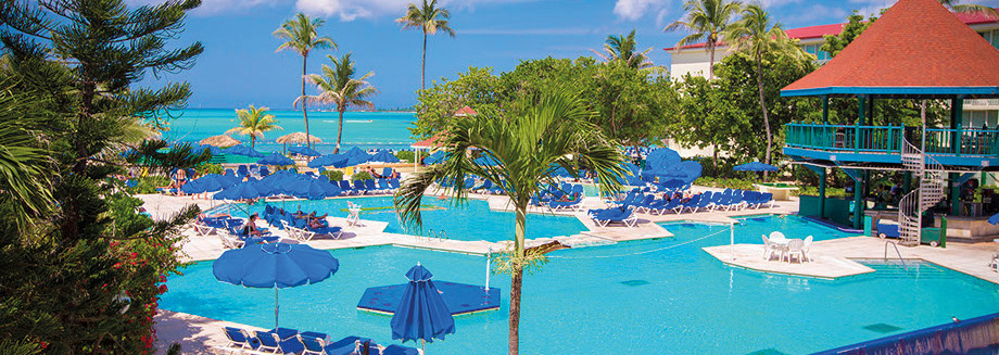 Pool des Breezes Resort & Spa