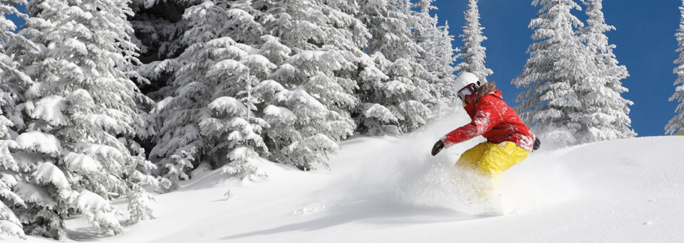 Snowboarder im Skigebiet Silver Star