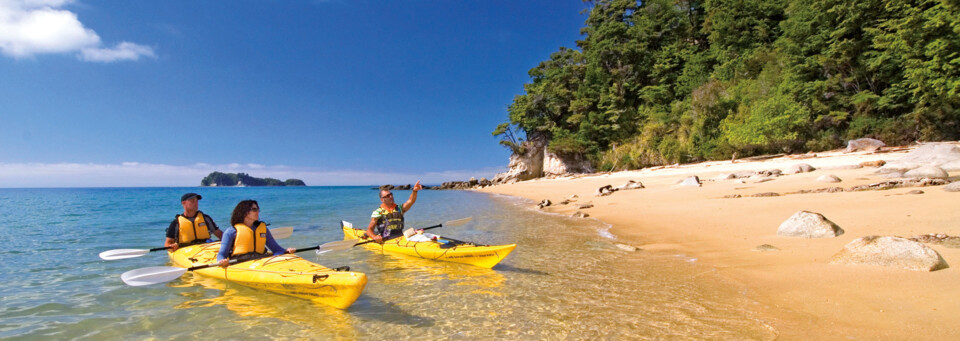 Kajak Fahrer am Kaiteriteri Strand