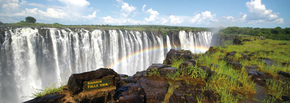 Viktoriafälle mit Regenbogen