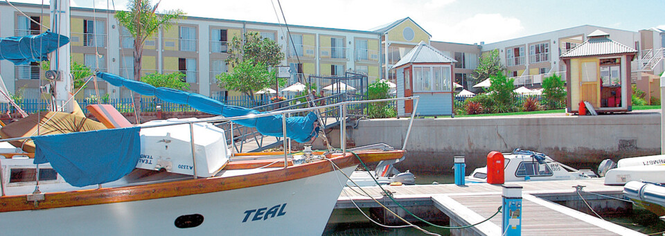 Außenansicht und Hafen Protea Hotel Knysna Quays 