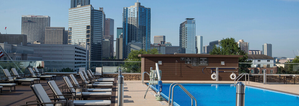 Pool des Crowne Plaza Atlanta Midtown